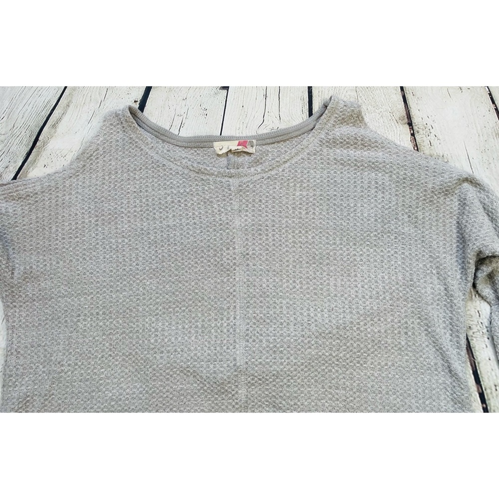 Signify Grey Knit Cold Shoulder Top - Picture 11 of 12